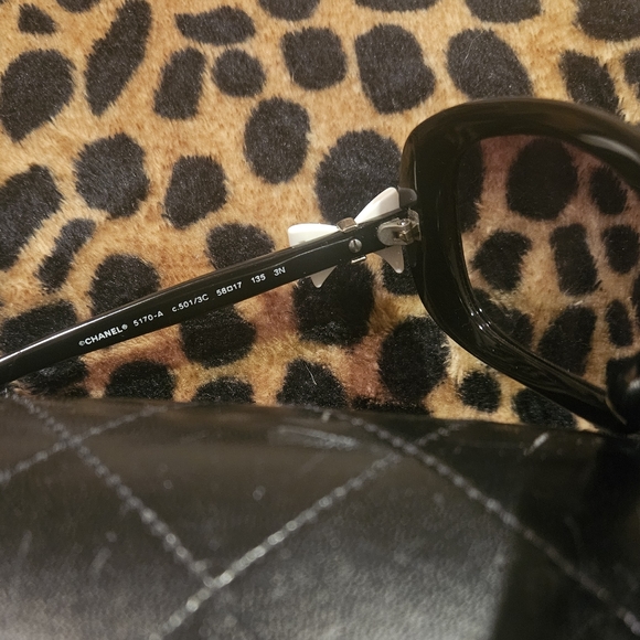 Chanel Black Square Oversized White Bow Sunglasses with Case - Picture 5 of 9